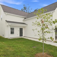 Spacious Oxford Retreats with Garage & Pool